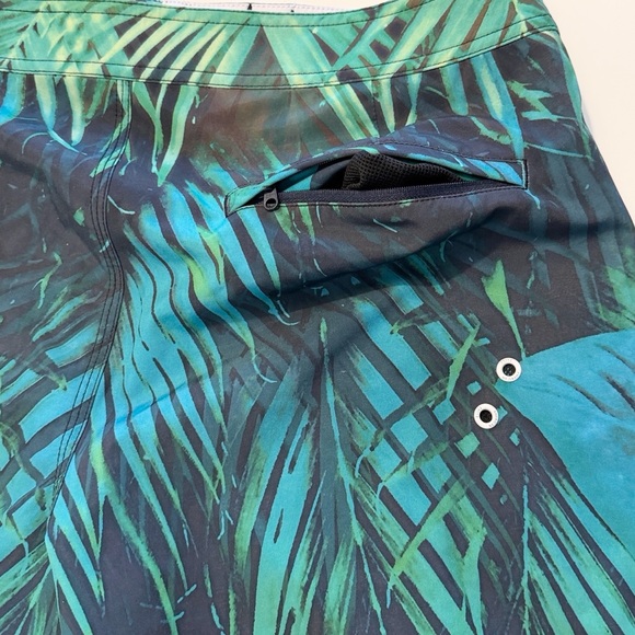 American Eagle Stretch Microfiber 3 Mesh Pocket Board Shorts Med 32-34 waist - Picture 7 of 12